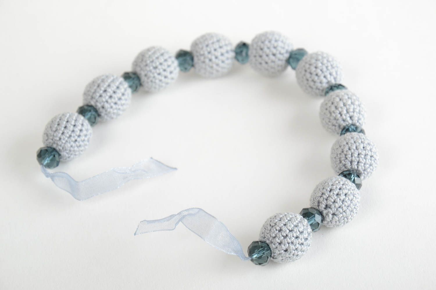 Bracelet boules grises fils de coton perles à facettes fantaisie fait main photo 3