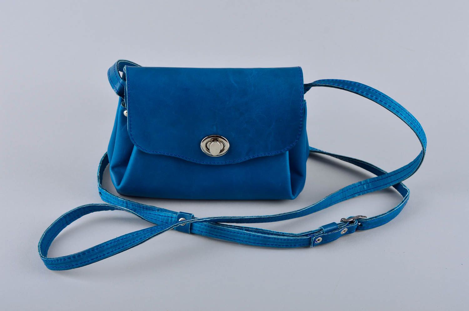 Handmade blaue Damen Ledertasche Accessoire für Frauen kleine Umhängetasche foto 2