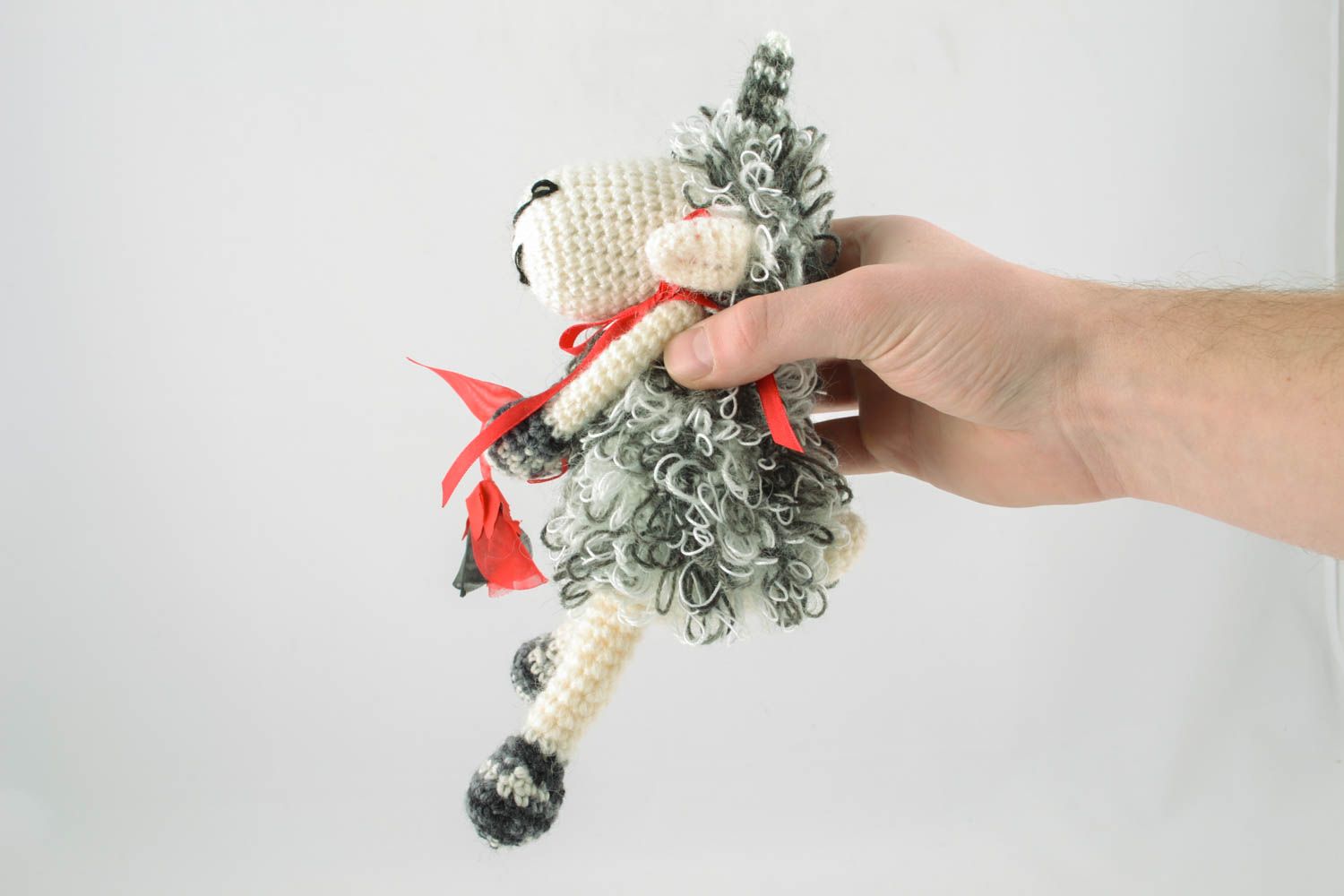 Giocattolo a maglia fatto a mano pupazzo morbido pecorella bella da bambini
 foto 4