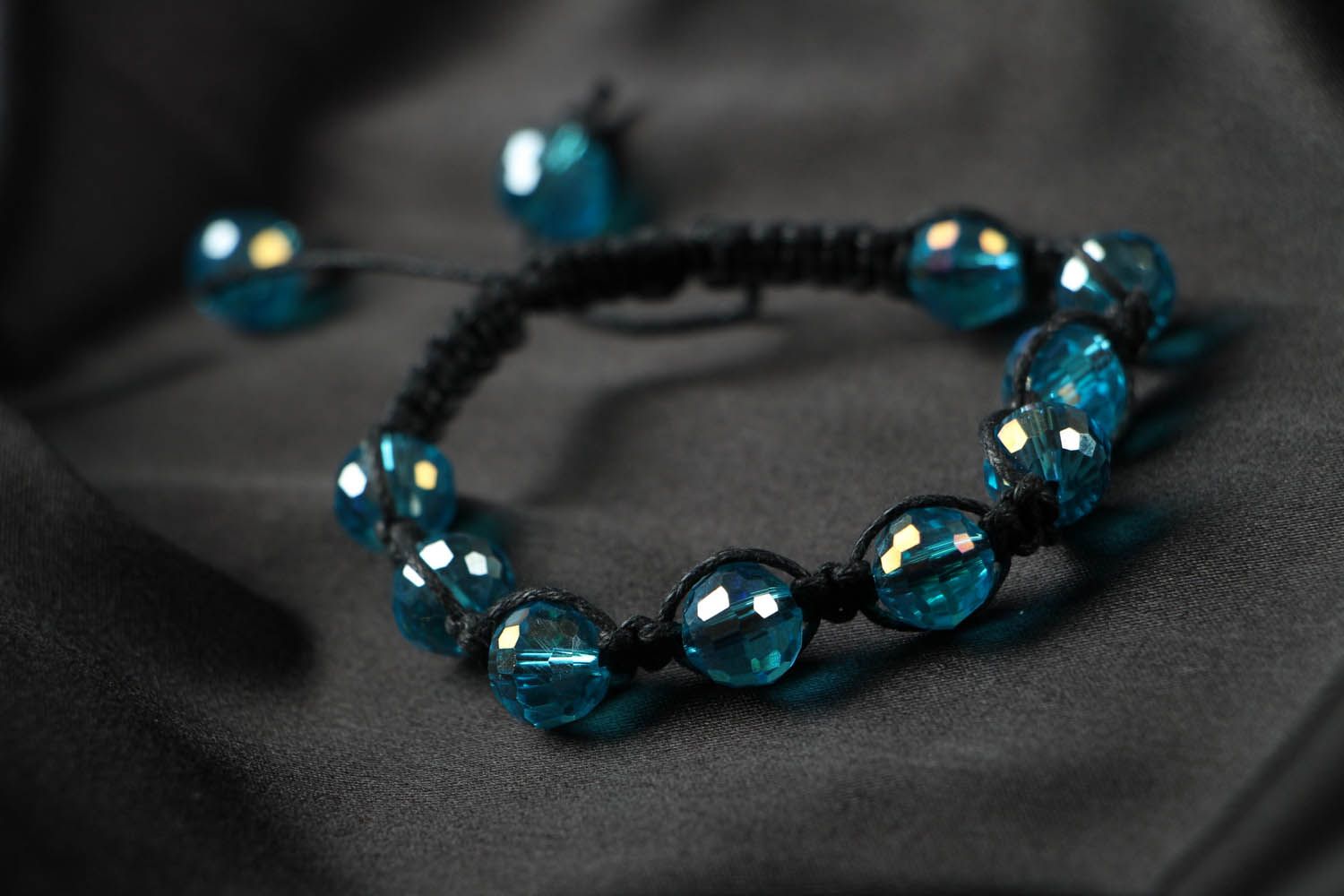 Bracelet made of blue crystal photo 2