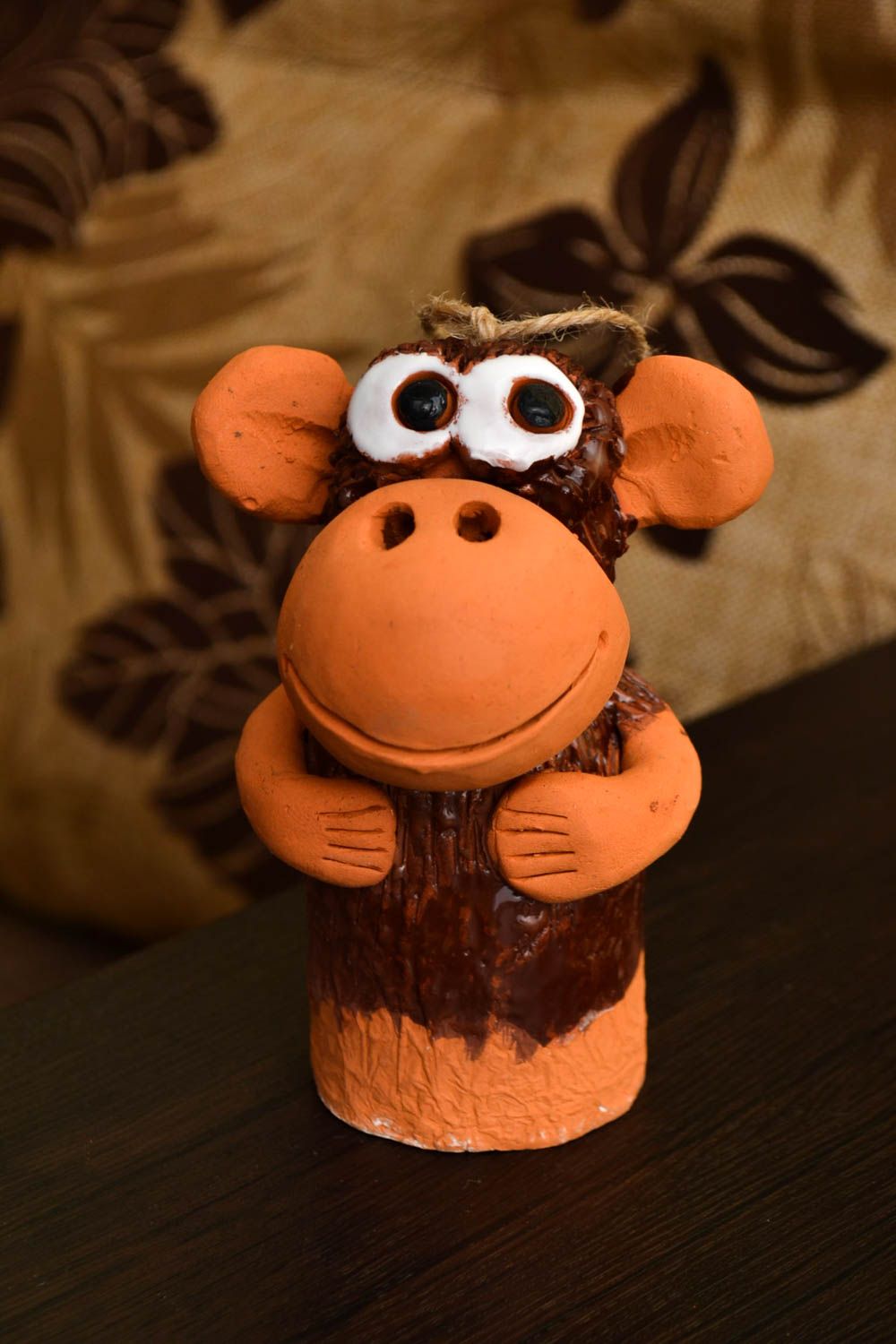 Campanello d'autore in ceramica fatto a mano a forma di scimmia piccola
 foto 1