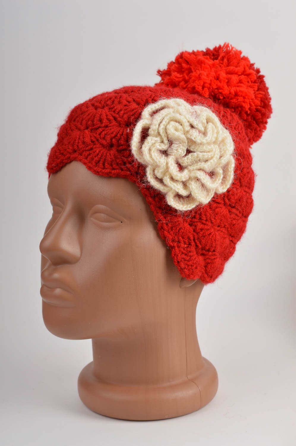 Bonnet tricot fait main Chapeau au crochet rouge pompon et fleur Vêtement fille photo 2
