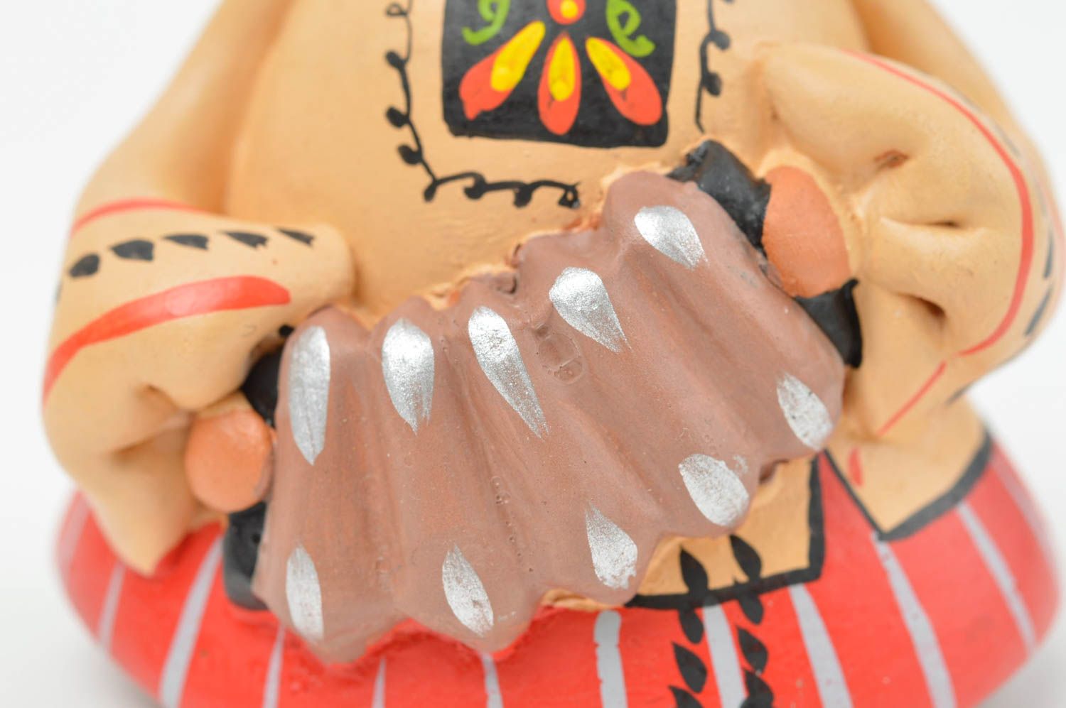 Cloche céramique faite main en argile rouge décoration Fille avec accordéon photo 5