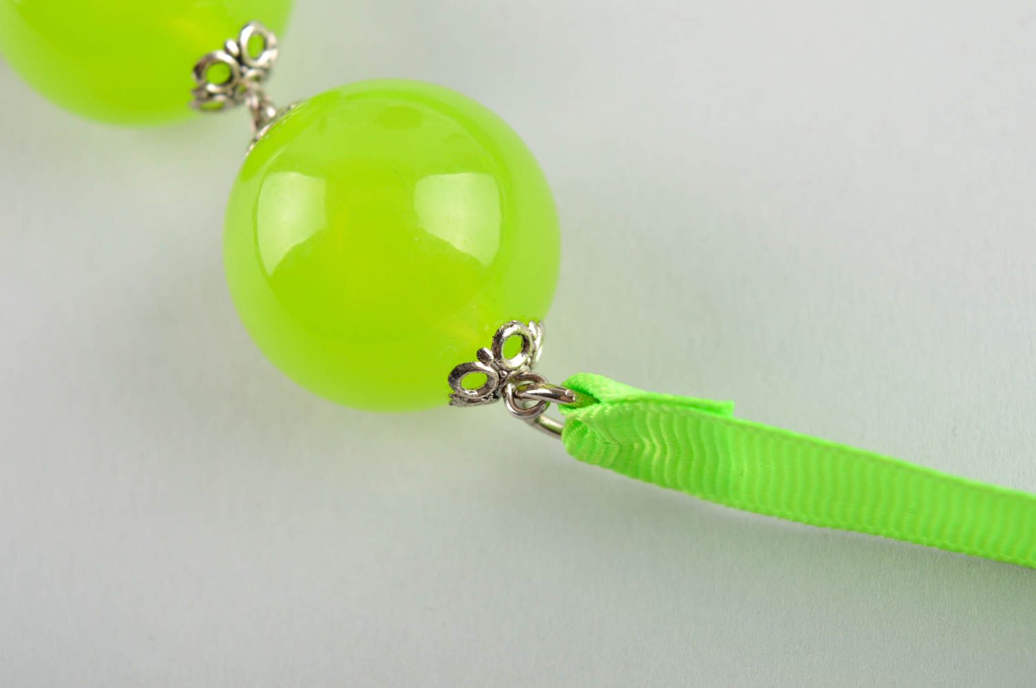 Collier fantaisie Bijou fait main perles verre ruban vert clair Accessoire femme photo 4