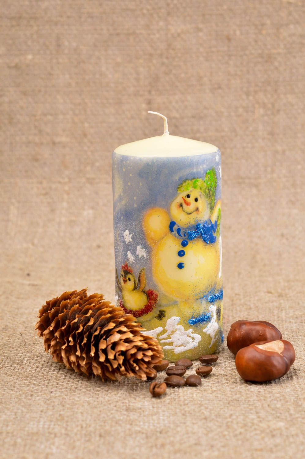 Свеча ручной работы парафиновая свеча с ароматизатором цветная свеча Снеговик фото 1