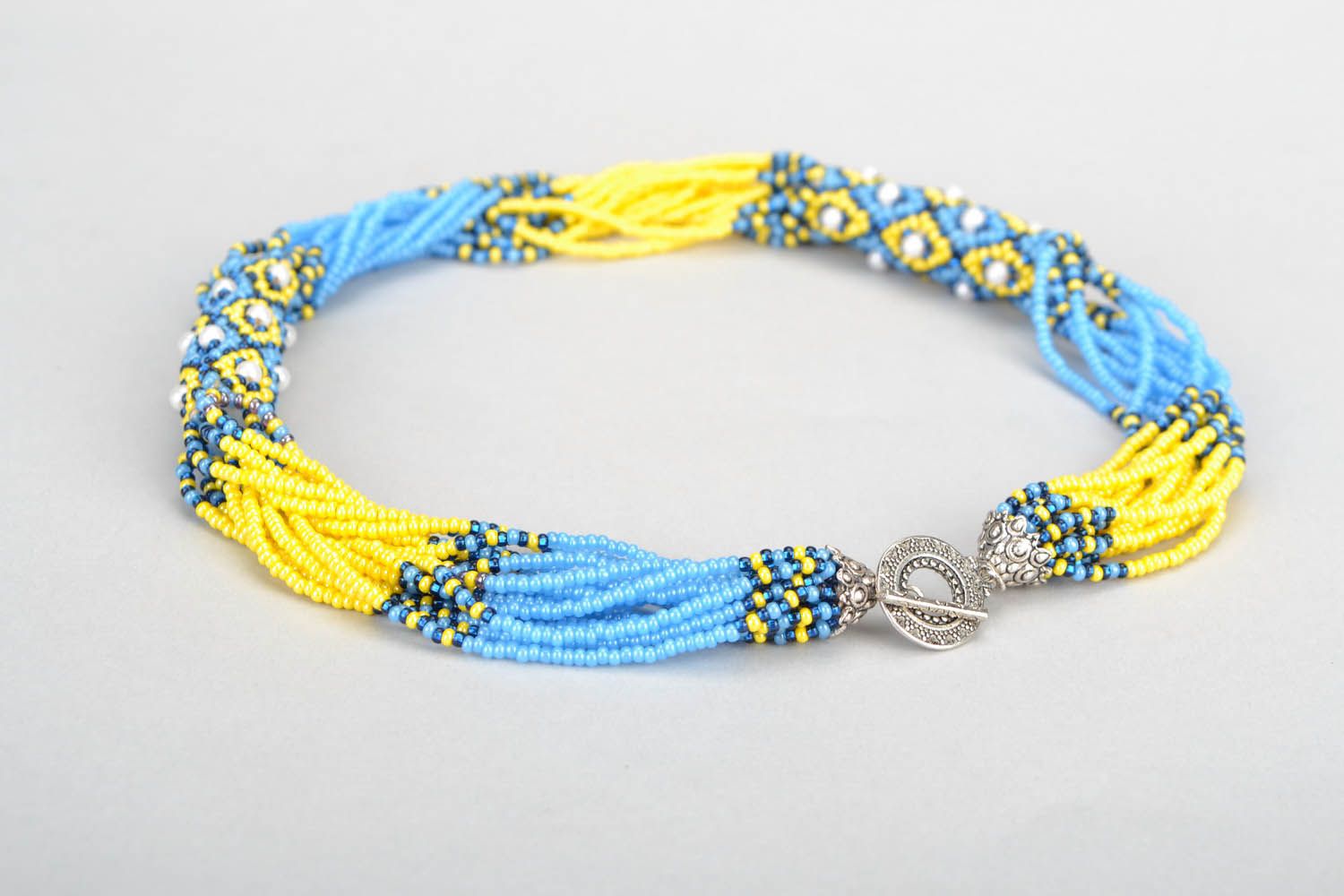 Blau-gelbe Halskette aus Glasperlen foto 5