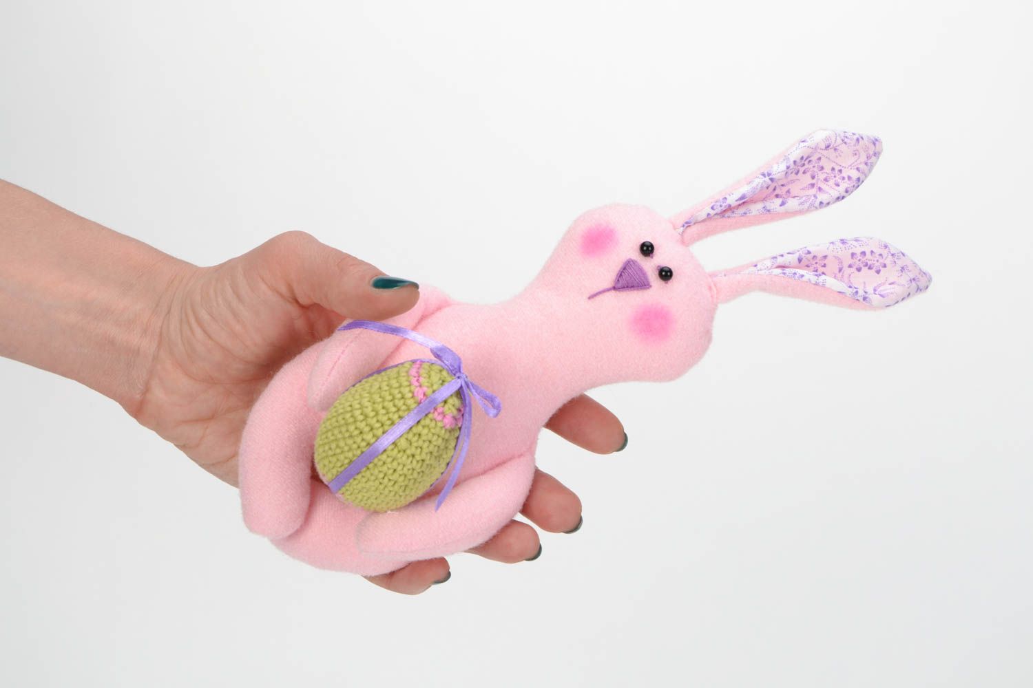 Текстильный заяц с яйцом игрушка ручной работы розовая пасхальная красивая фото 2