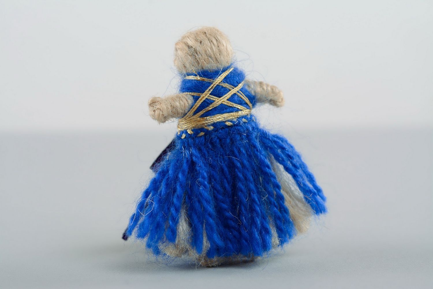 Сувенирная кукла-мотанка из джута фото 3