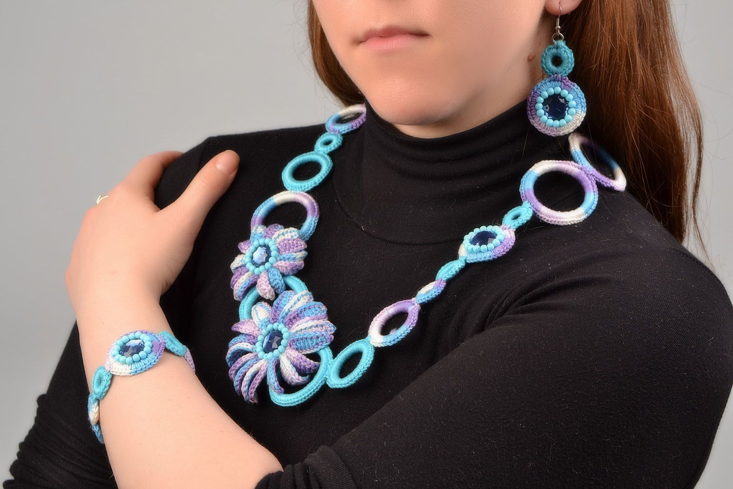 Textil Schmuckset aus Fäden 3 Stück Ohrringe Armband Collier Handarbeit in Blau foto 1