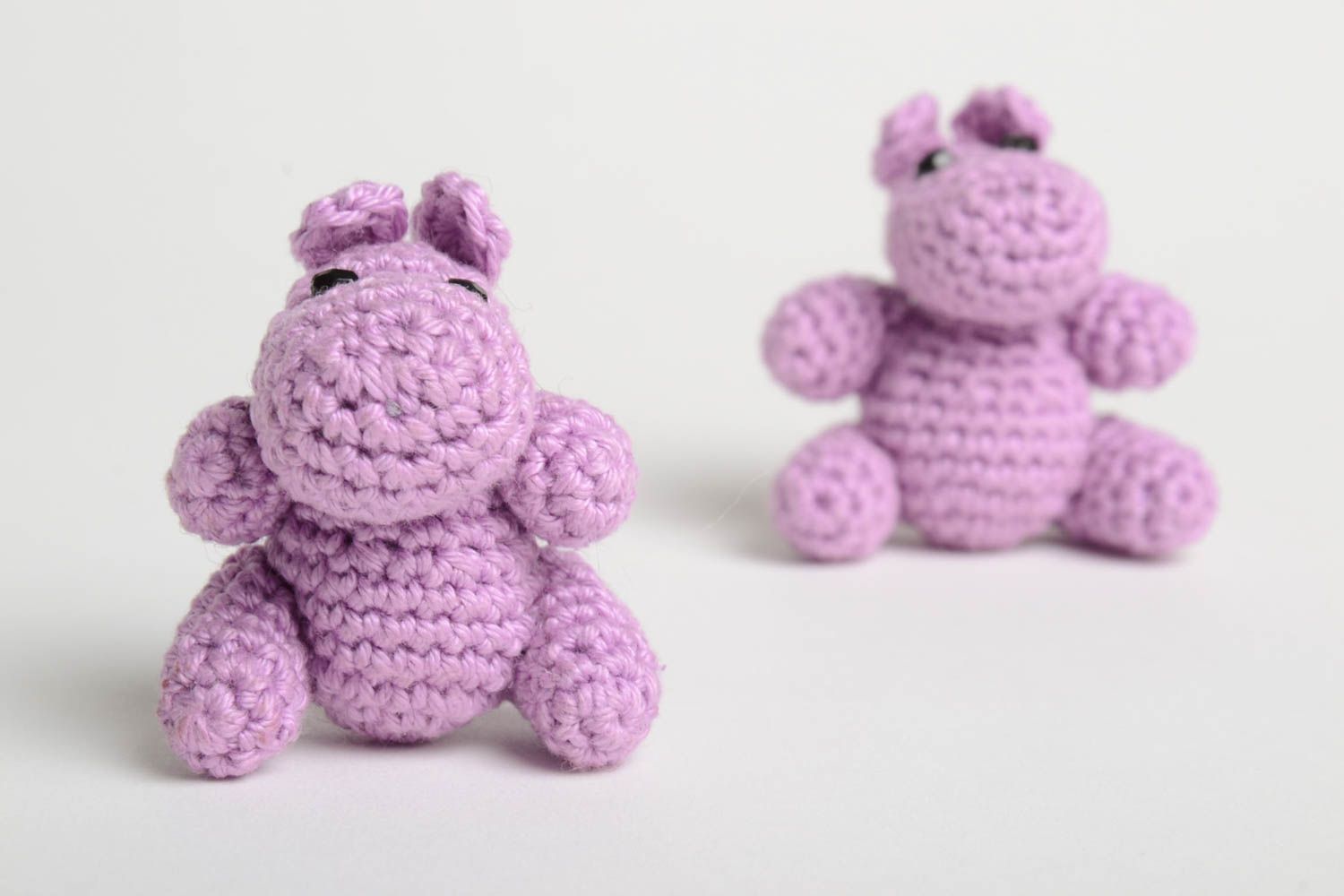 Peluches au crochet hippopotames Jouets faits main 2 pièces mauves Cadeau enfant photo 3