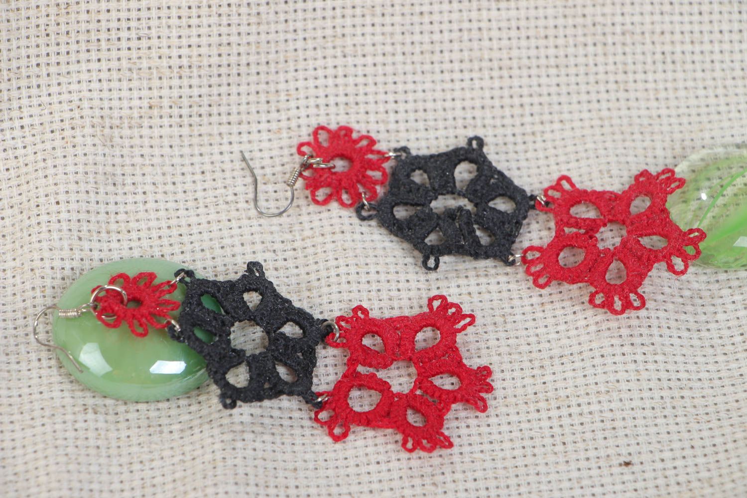 Handmade long tatting woven earrings with red and black flowers photo 1