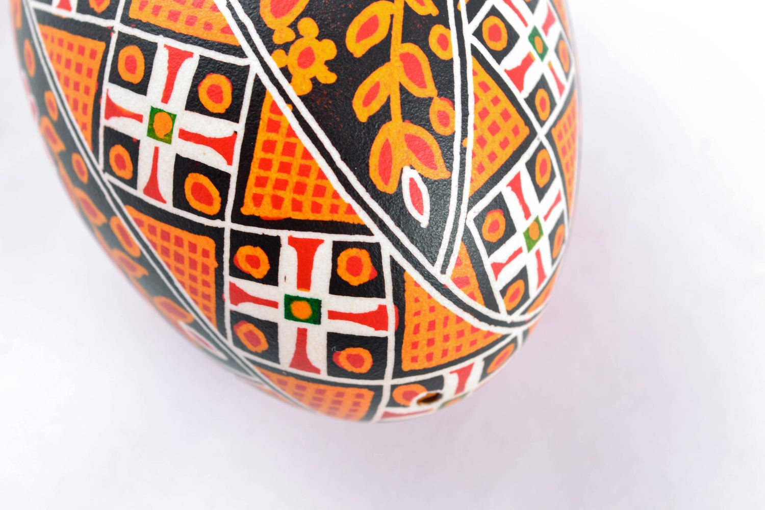 Huevo de Pascua pintado con motivos vegetales foto 5