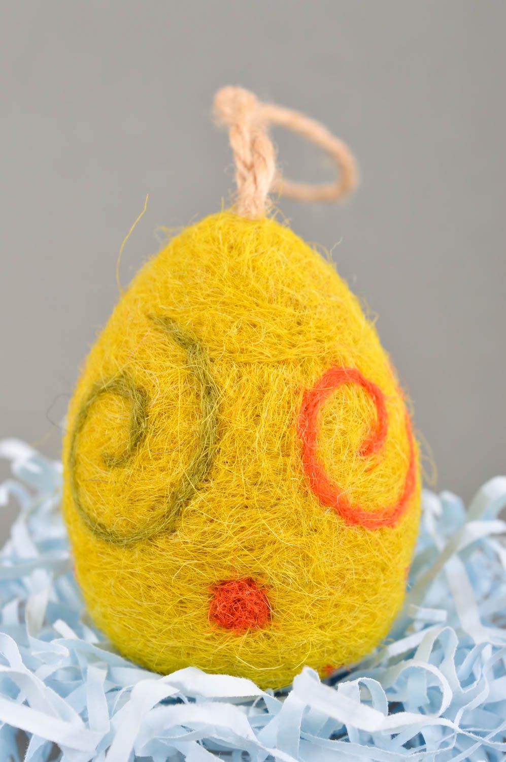 Валяная игрушка ручной работы декор на стену игрушка из шерсти Желтое яйцо фото 1