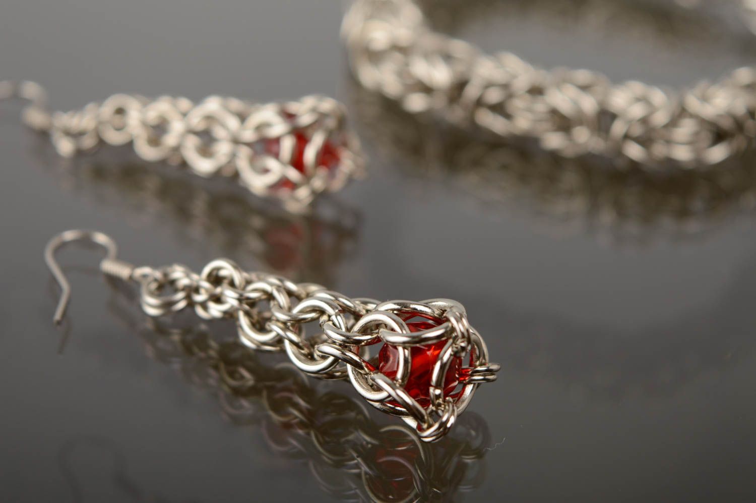 Boucles d'oreilles pendantes faites main technique cotte de maille originales photo 5