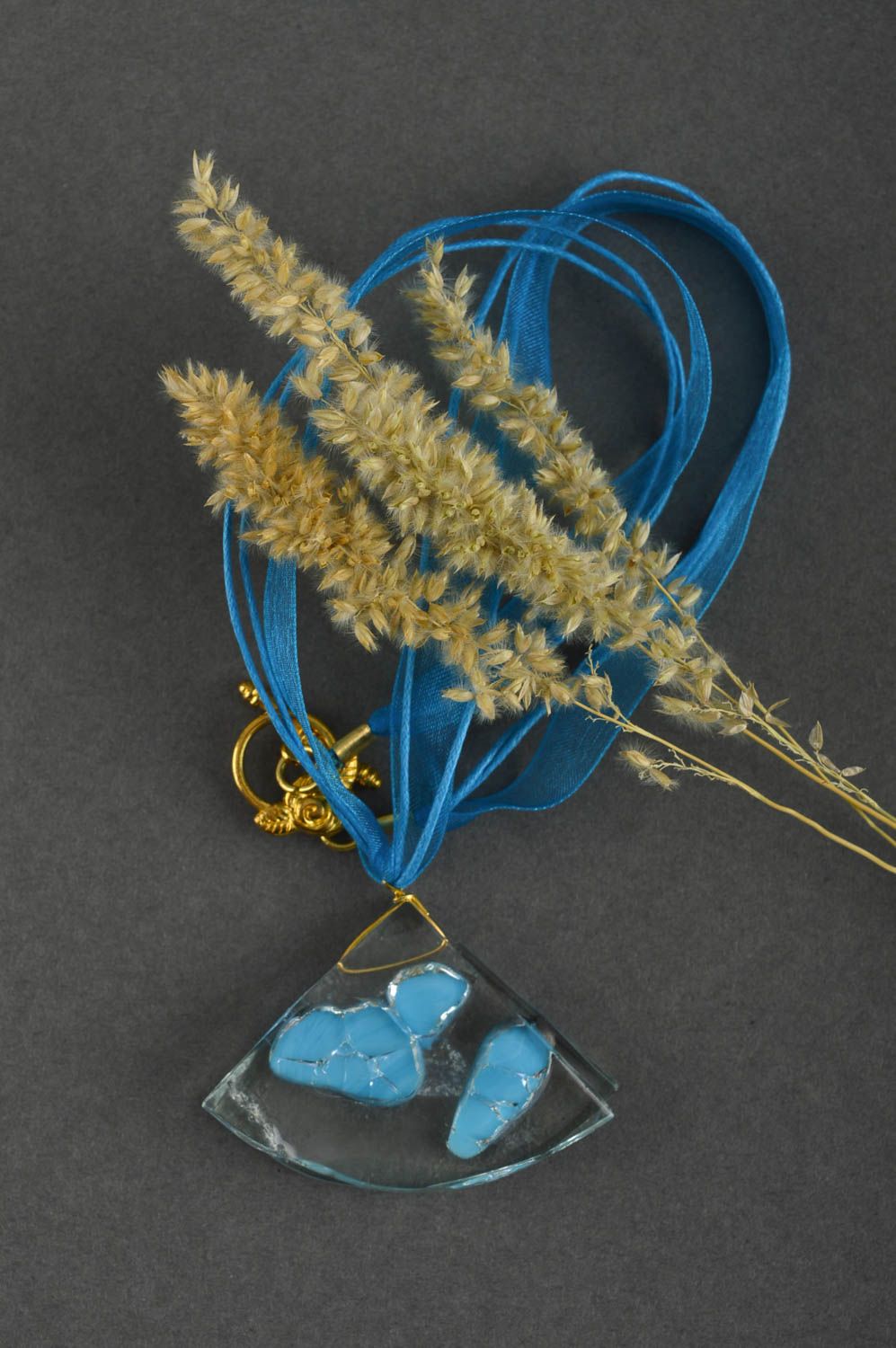 Colgante hecho a mano de color azul accesorio para mujer bisutería artesanal foto 1