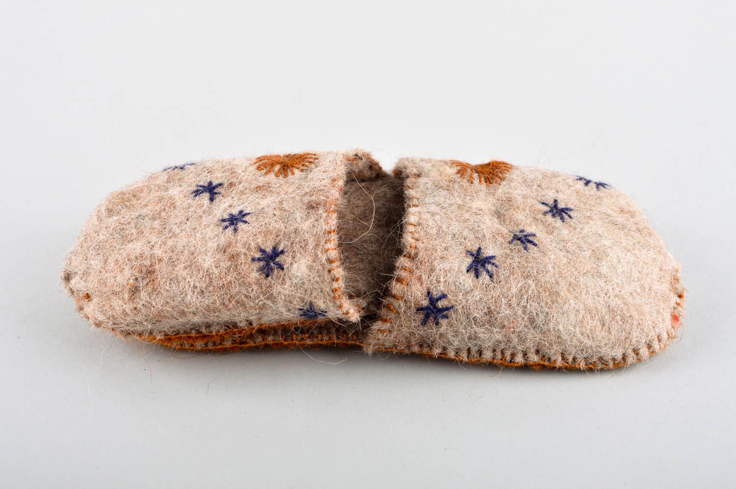Pantoufles en laine feutrée faites main beiges avec étoiles Chaussons femme photo 10