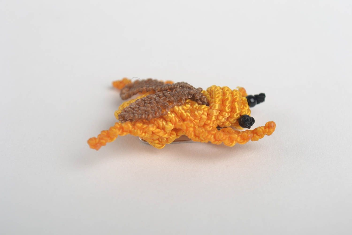 Украшения ручной работы брошь животное плетеная брошь макраме Оранжевая муха фото 2
