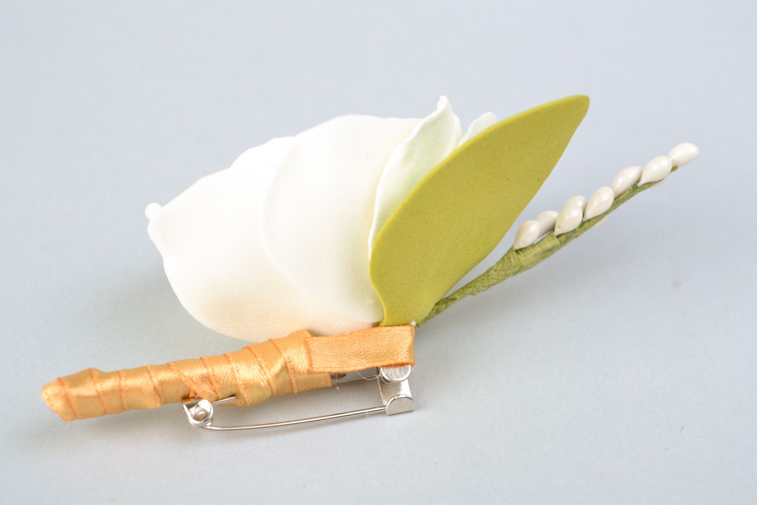 Belle boutonnière artisanale faite main avec fleur en foamiran renoncule photo 4
