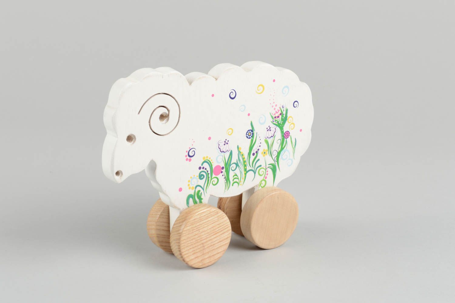 Juguete artesanal ovejita blanca juguete de madera regalo para niño con ruedas foto 3
