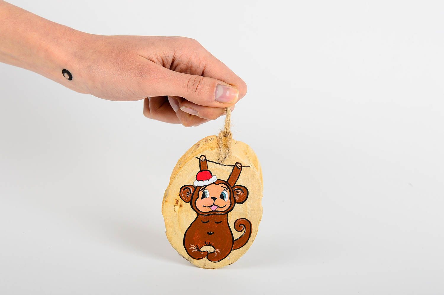 Игрушка на елку handmade декор для дома игрушка из дерева с обезьянкой фото 2
