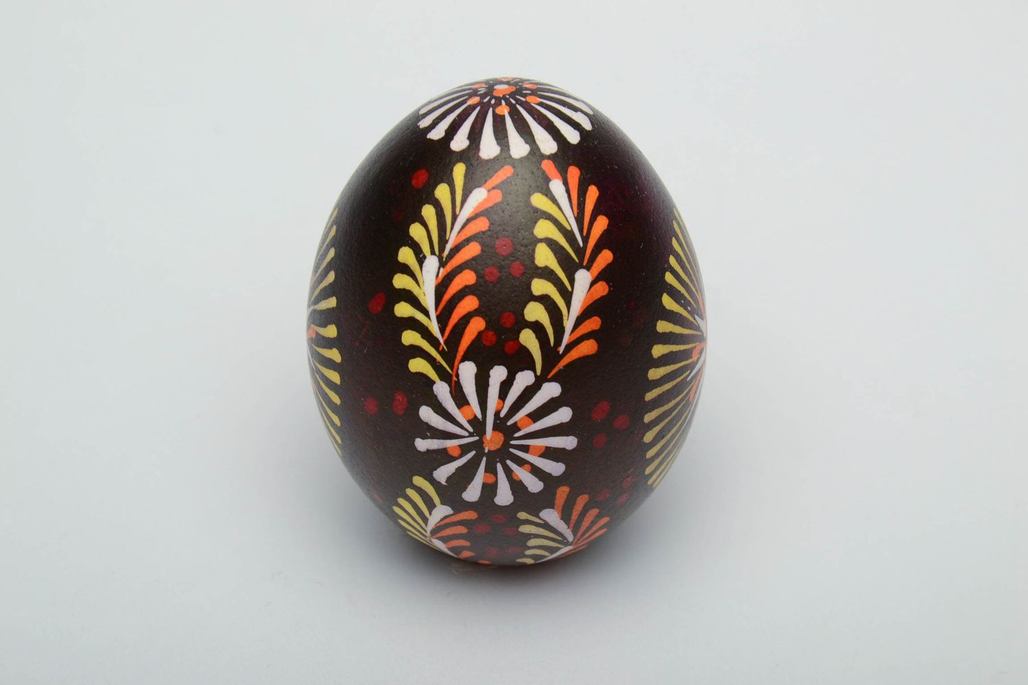 L'uovo decorativo fatto a mano pysanka dipinta a mano pasquale ucraina  foto 2