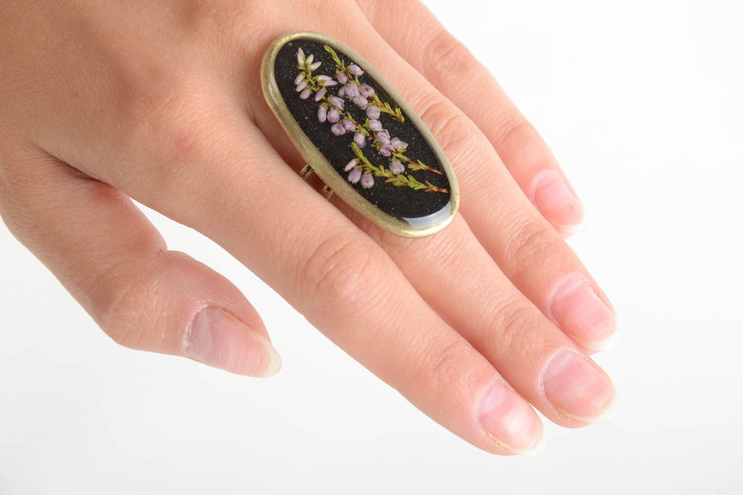 Beautiful women's handmade oval top ring with dried flowers coated with epoxy photo 2