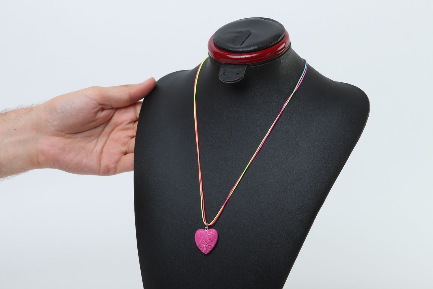 Pendentif coeur rose Bijou fait main en pâte polymère Cadeau pour femme photo 2