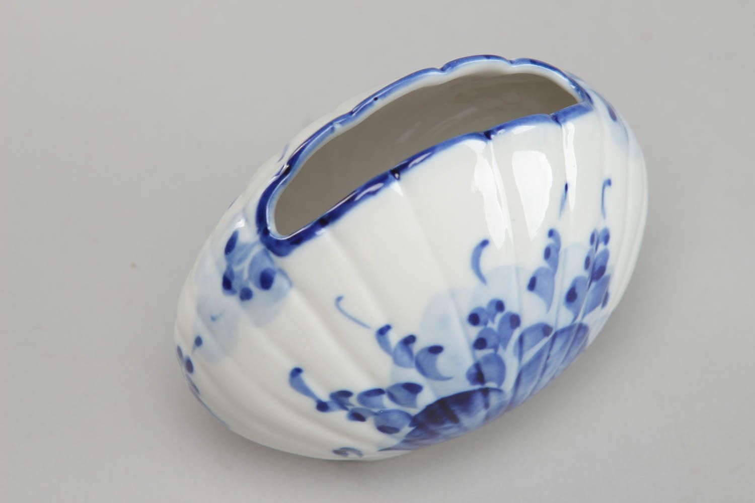 Porcelain napkin holder with Gzhel painting in the shape of shell photo 2