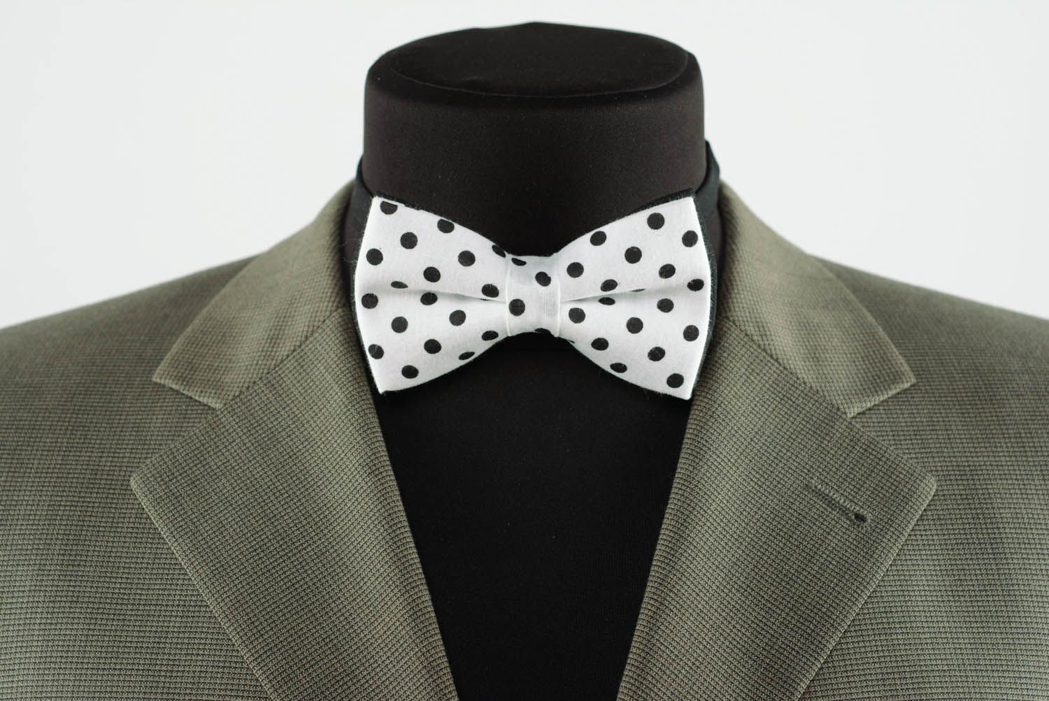 White bow tie with back dots photo 2