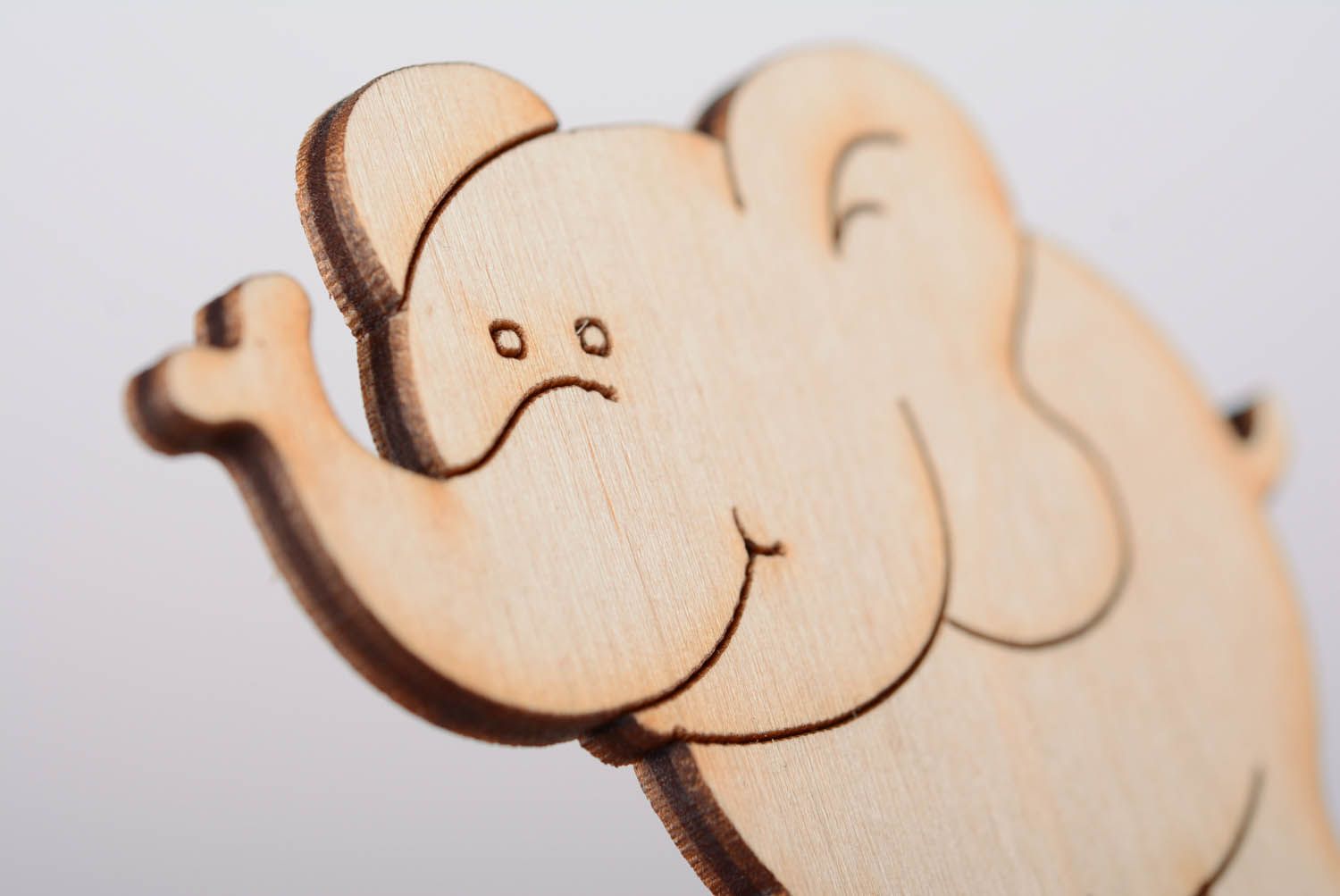 Roh Figur aus Holz Lächelder Elefant foto 5