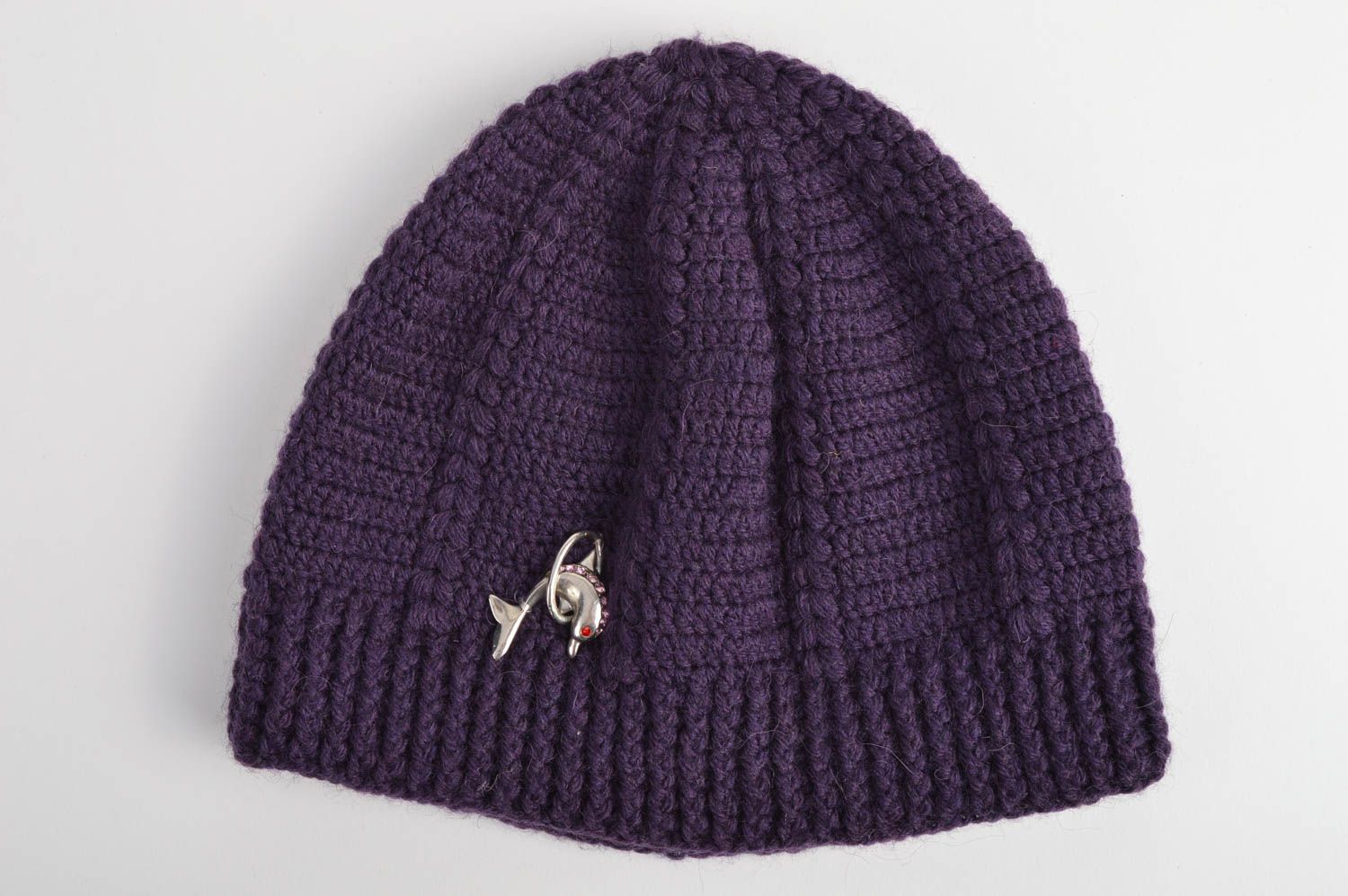 Bonnet tricot fait main Chapeau au crochet violet avec broche Vêtement enfant photo 3