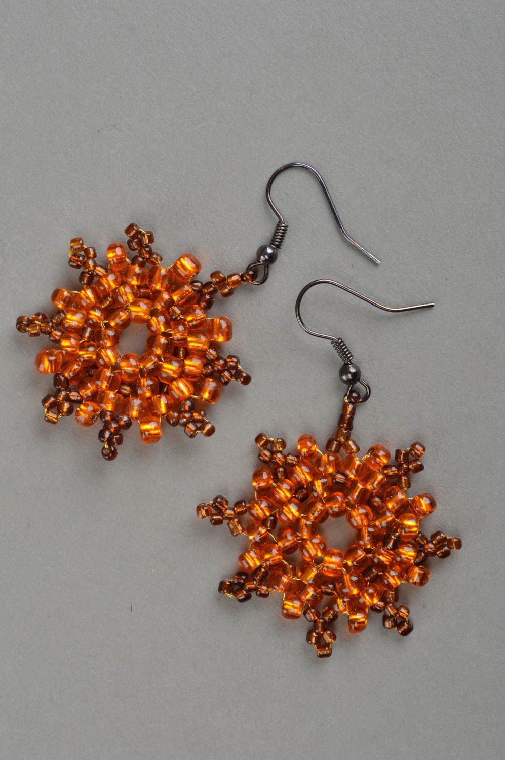 Boucles d'oreilles en perles de rocaille couleur ambre pendantes faites main photo 2