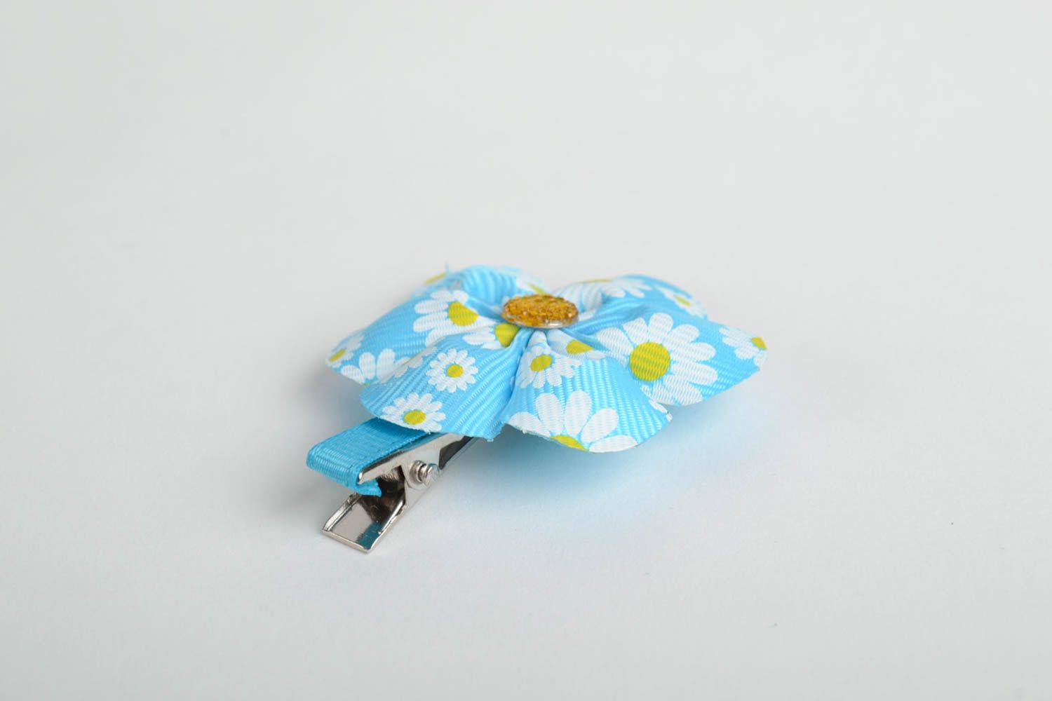 Голубая атласная заколка в виде цветка ручной работы красивая для взрослых и детей фото 2