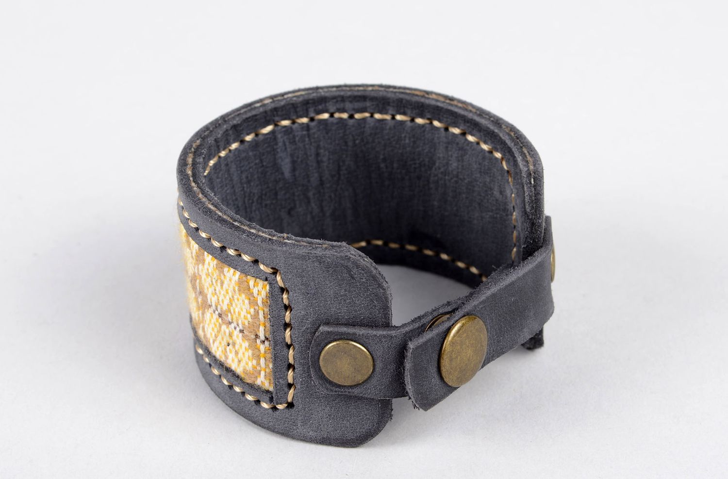 Bracelet large en cuir naturel Bijou fait main design Accessoire femme photo 3