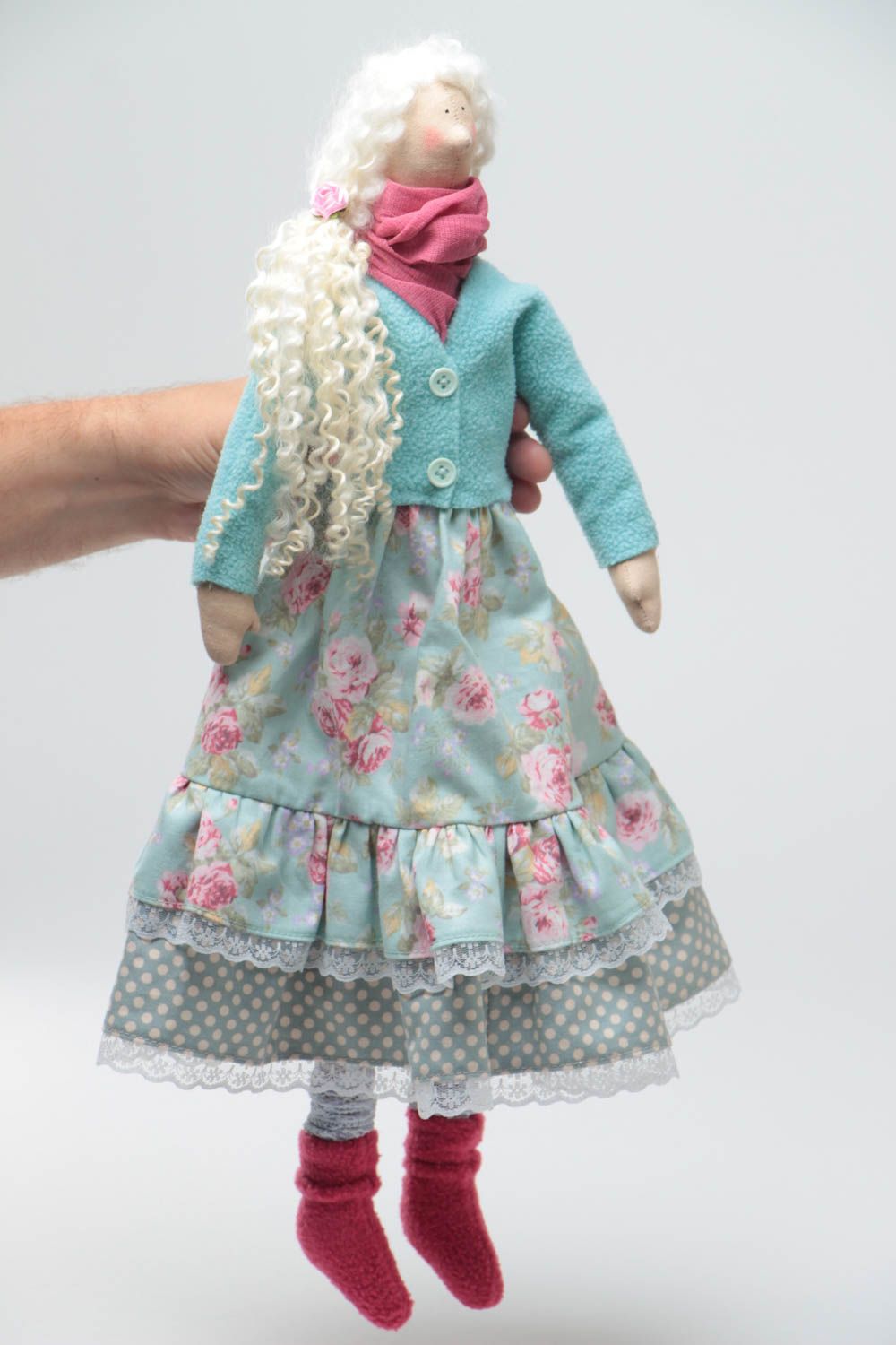 Künstlerische Puppe aus Textil im blauen Kleid mit weißem Haar schön handgemacht foto 5