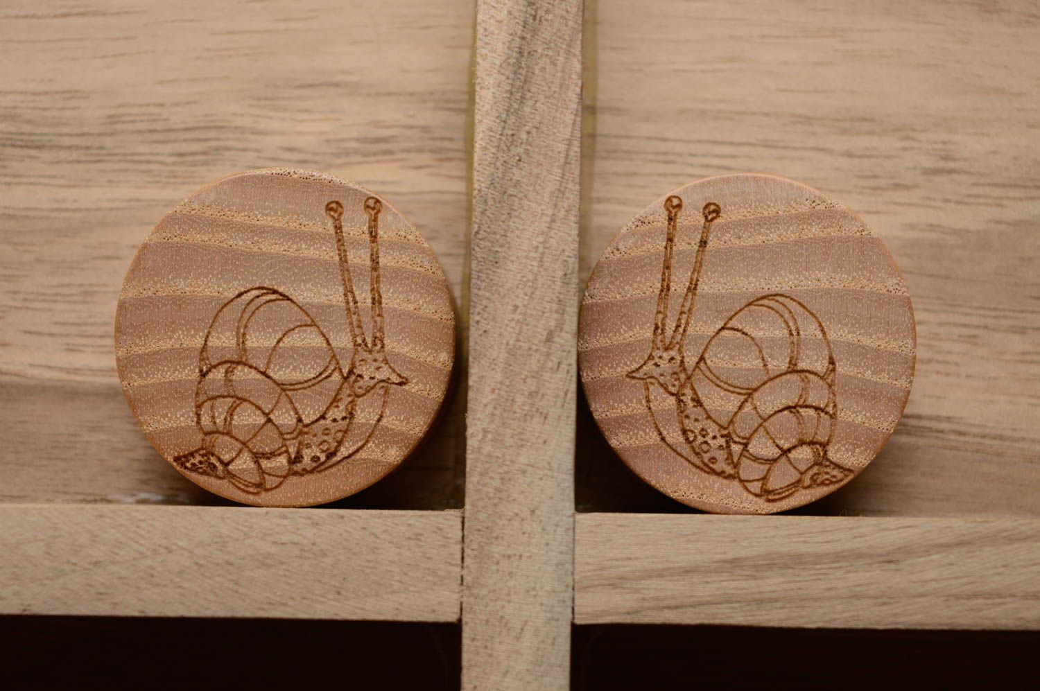 Piercing plugs faits main originaux en bois accessoires avec gravure 30 mm photo 1