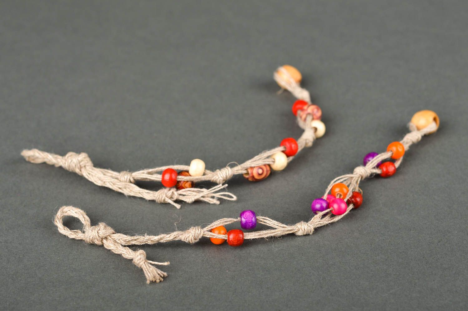 Тонкие браслеты украшения ручной работы набор браслетов из ниток два изделия фото 3