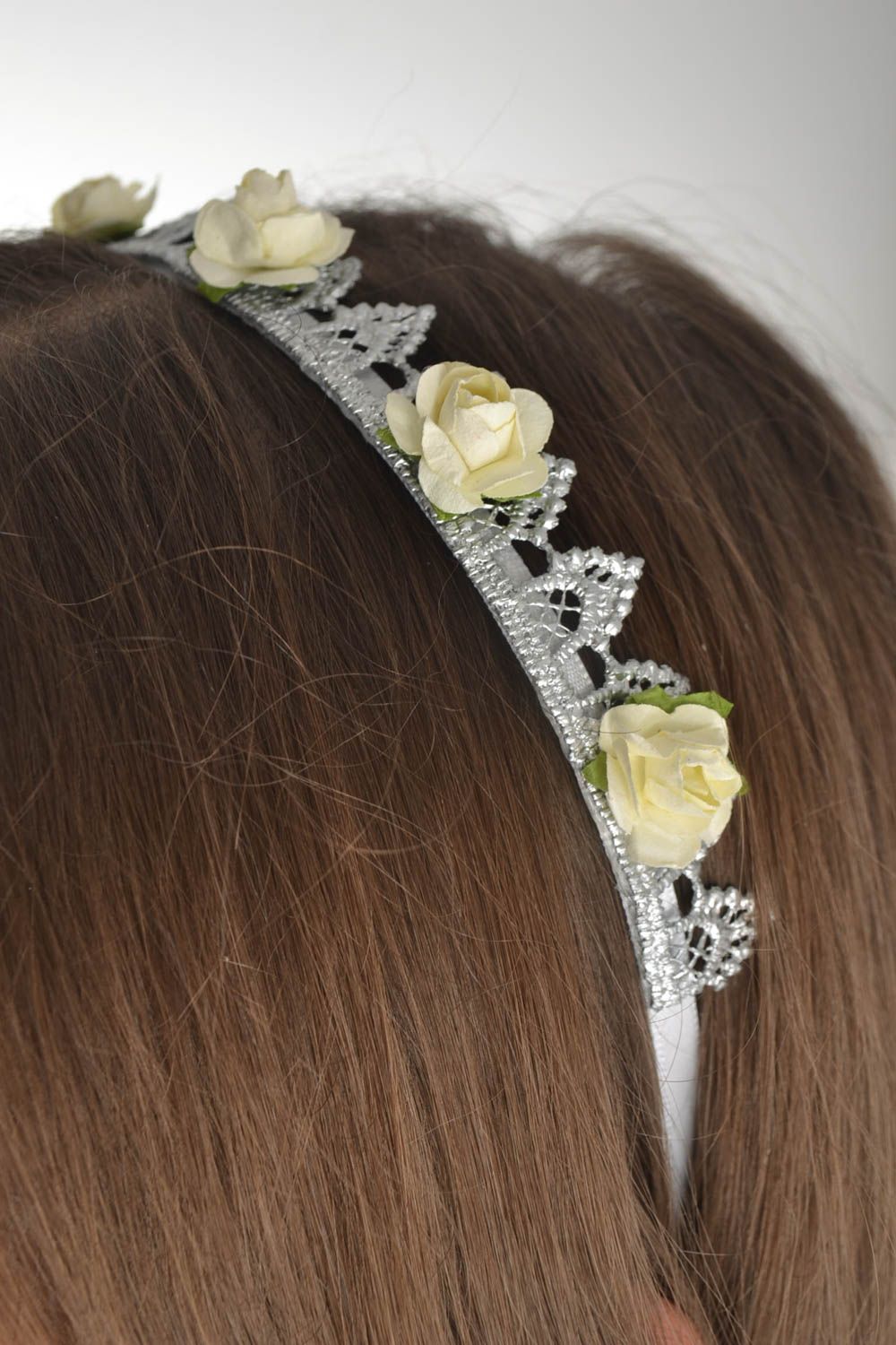 Serre-tête bijoux fait main Accessoire cheveux avec roses beiges Cadeau original photo 1