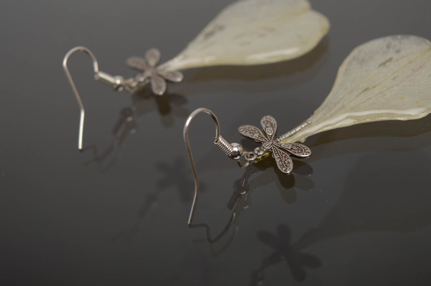 Dangle earrings with real alstromeriya petals coated with epoxy photo 4