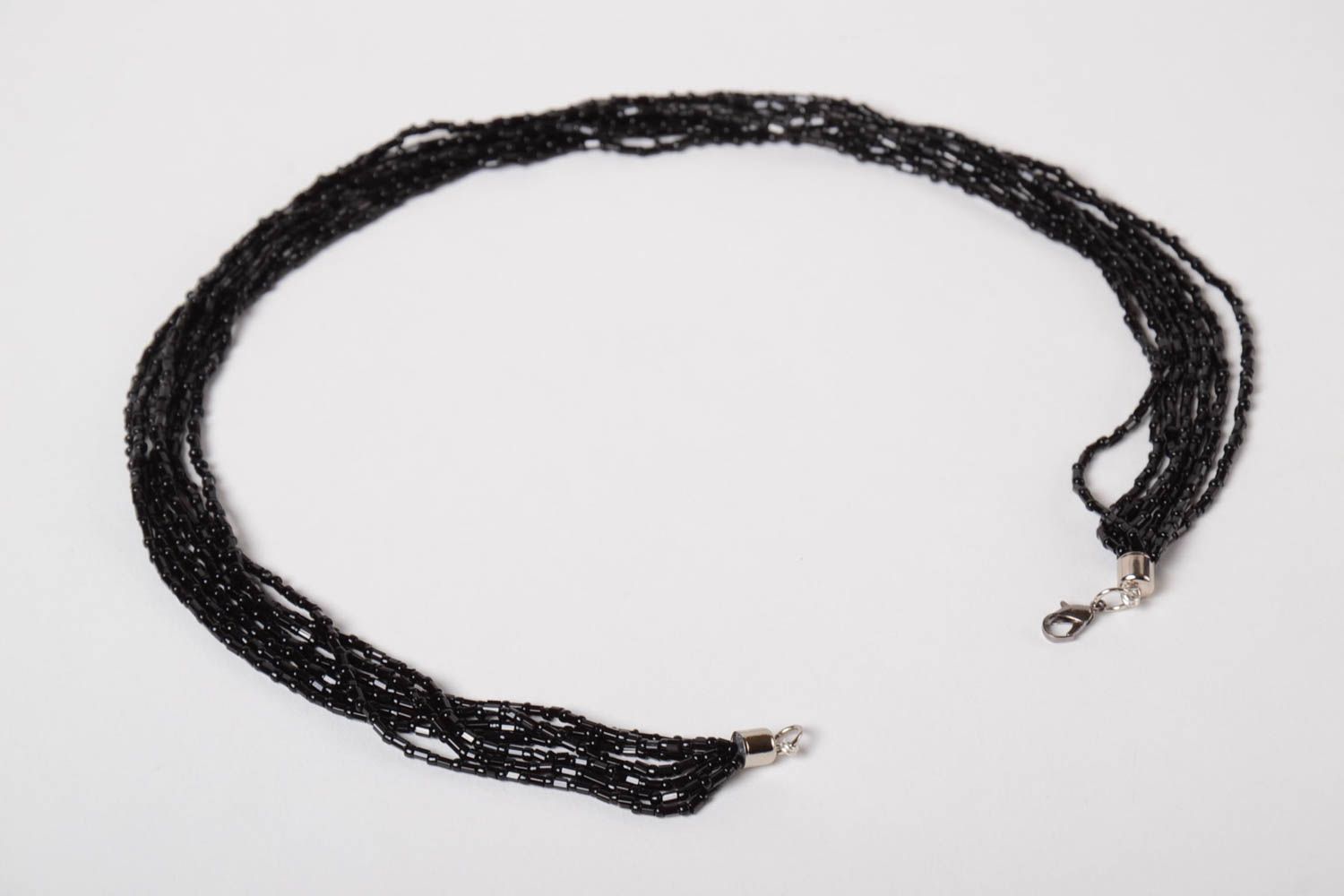 Handmade Collier aus Glasperlen Stiftperlen mit Metall Fourniture in Schwarz  foto 5