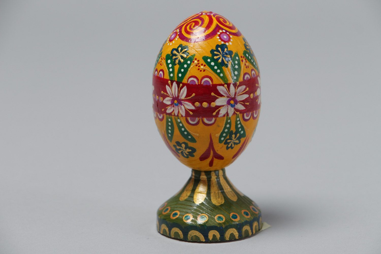 Huevo de Pascua de madera pintado en pie artesanal para decoración pascusal foto 3