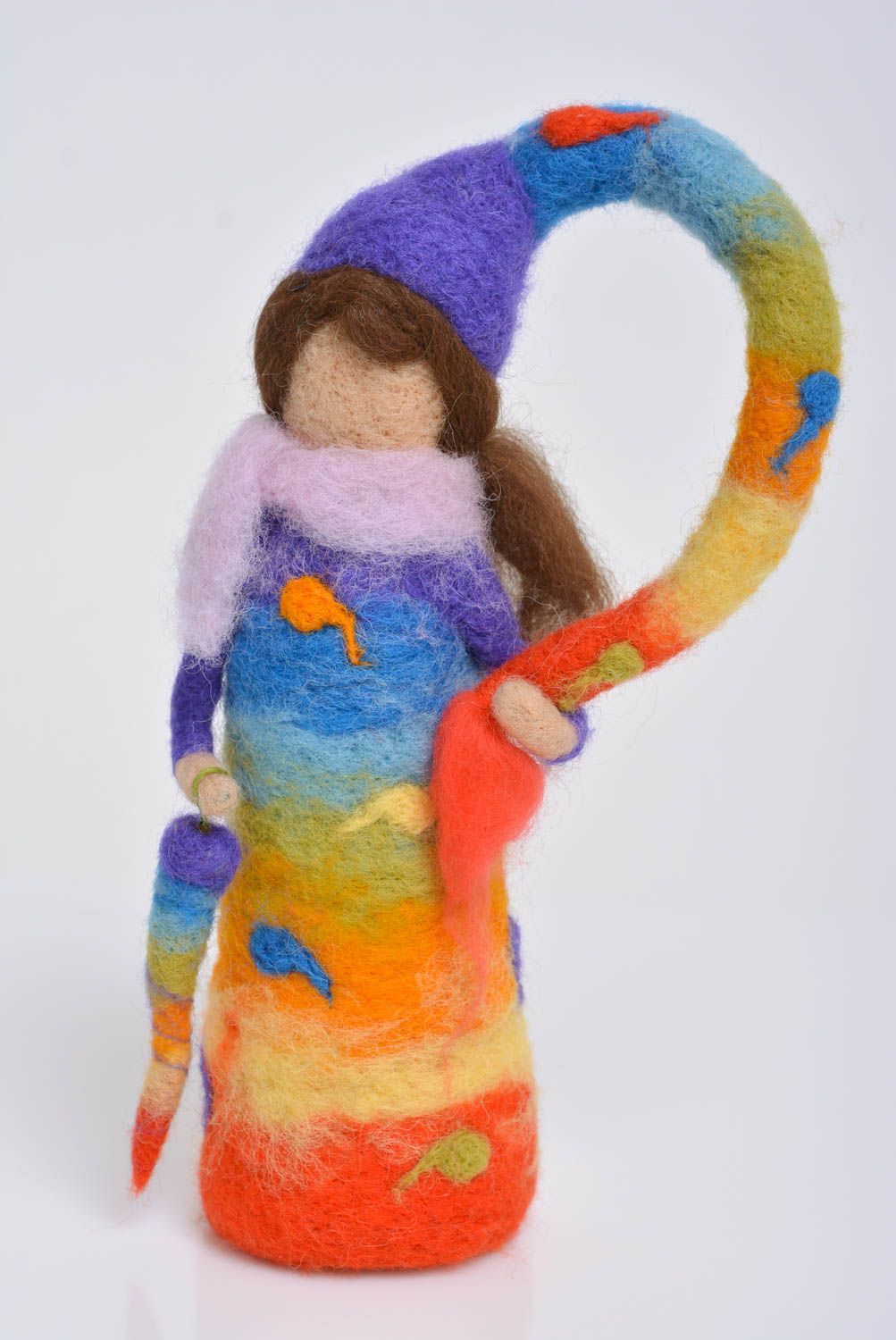Яркая кукла в технике валяния игрушка для ребенка или статуэтка небольшая хенд мейд фото 1