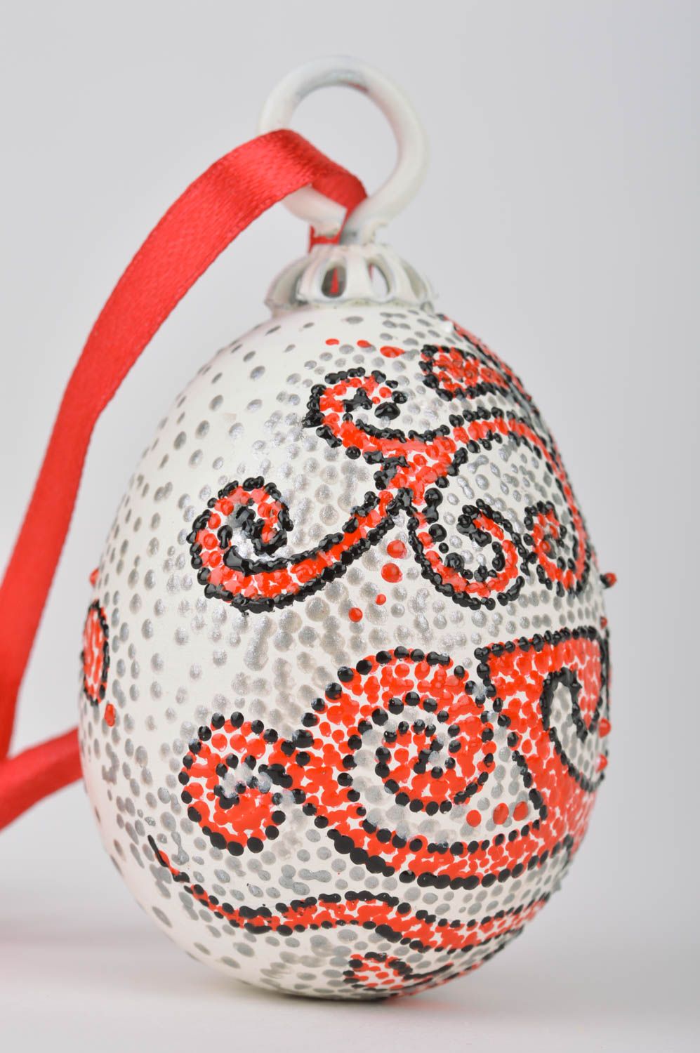 Huevo de Pascua pintado con tintes acrílicos en técnica de punteado artesanal foto 2