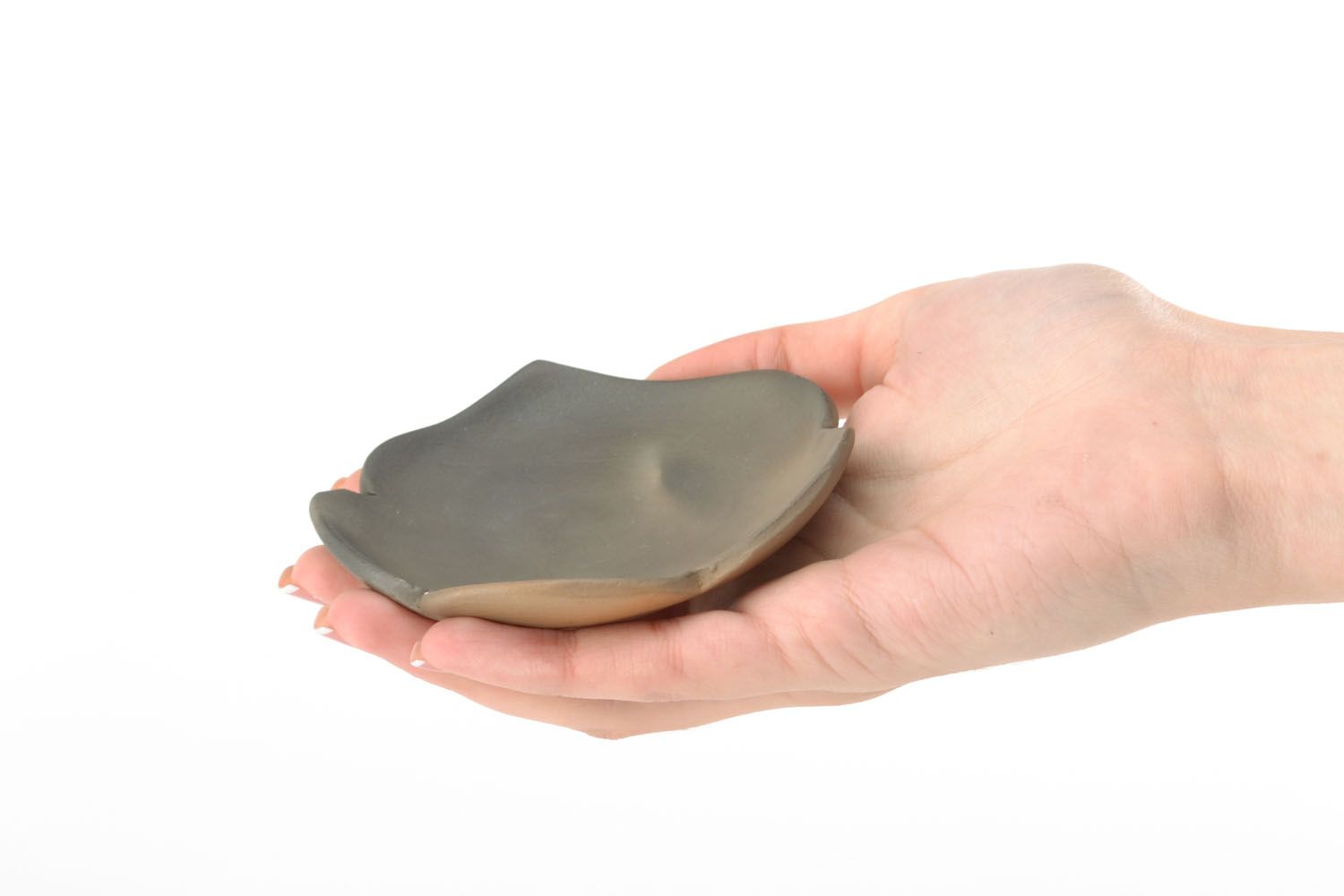 Plato pequeño de cerámica hecho a mano foto 6