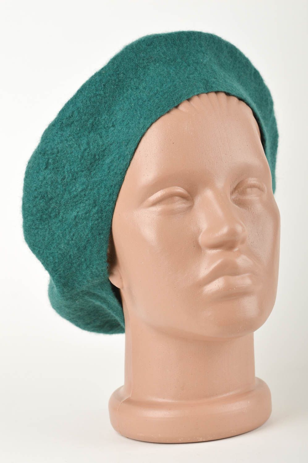 Bonnet laine fait main Béret femme vert chaud Vêtement femme original textile photo 1