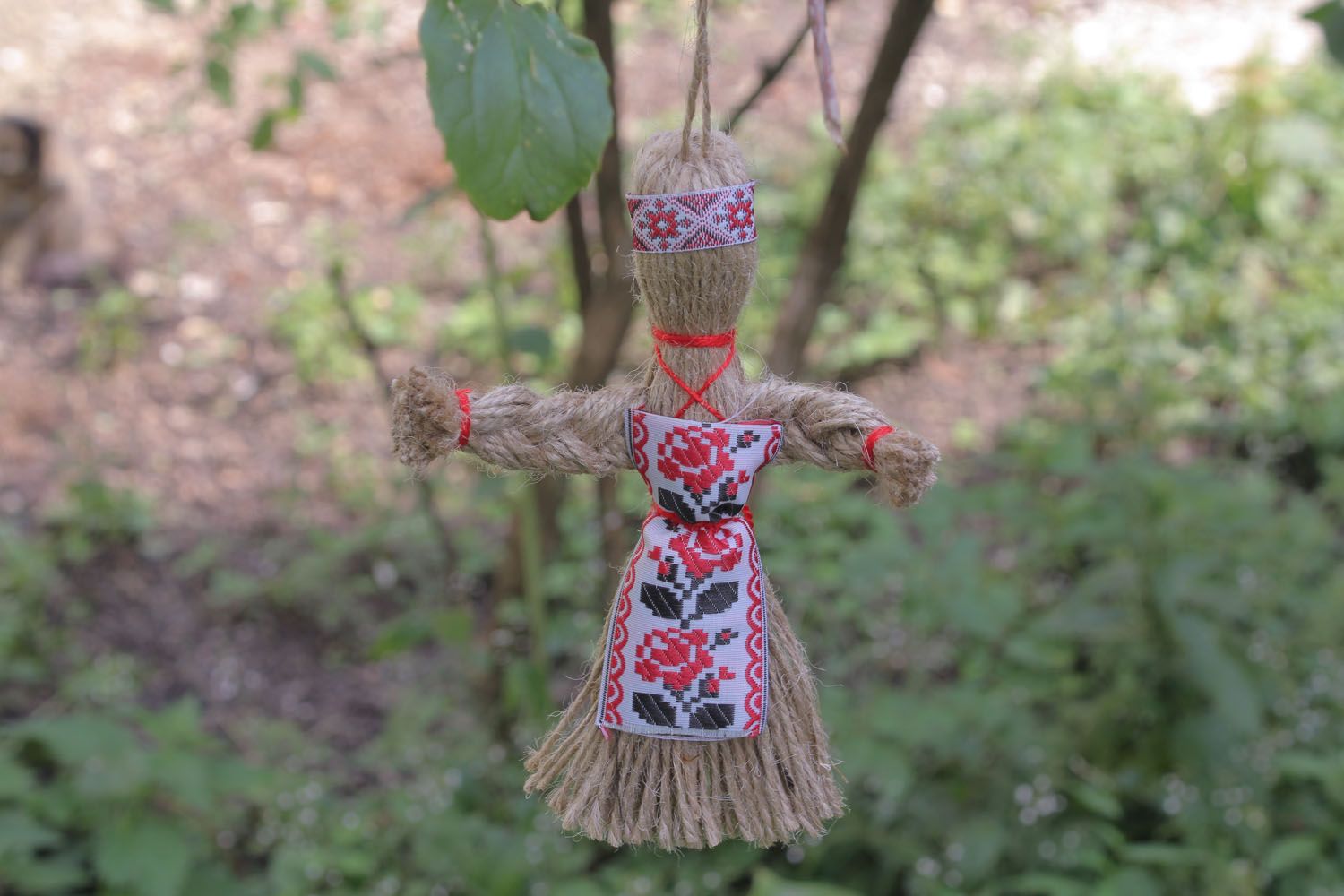 Porte-bonheur slave poupée motanka style ethnique faite main en ficelle photo 1