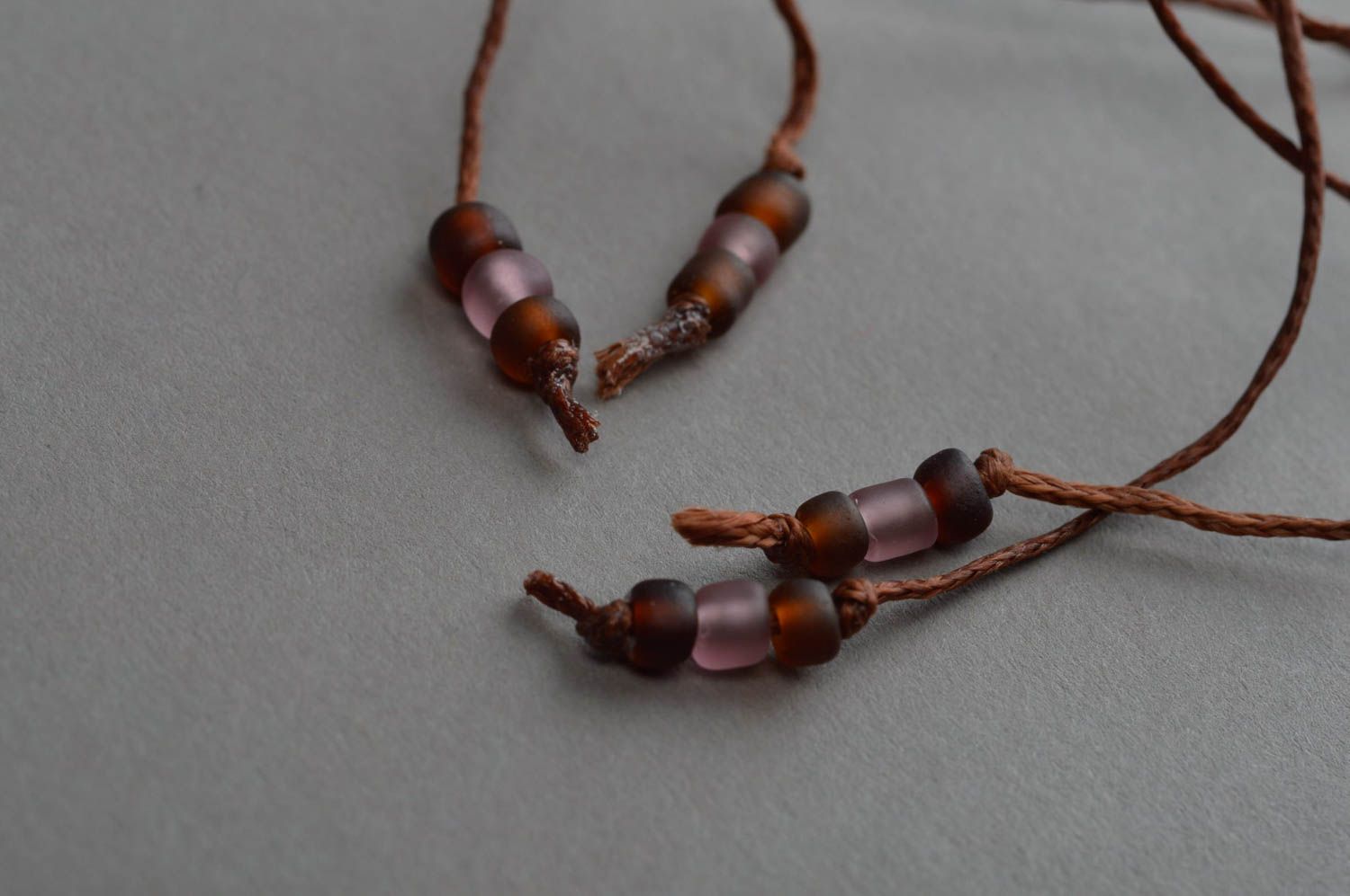 Handgemachte stilvolle lange Halskette aus Polymerton in Braun für Damen  foto 4