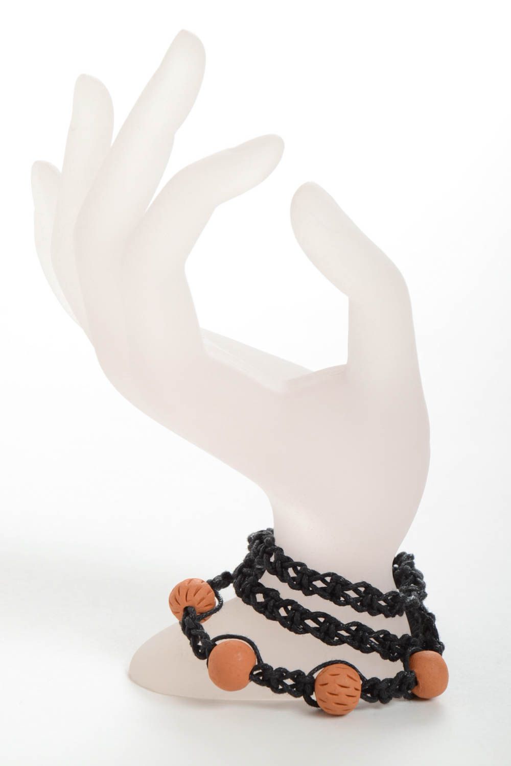 Широкий браслет с бусинами из глины плетеный из вощеного шнура черный хенд мейд  фото 3