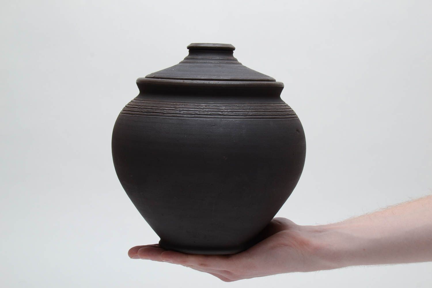 Глиняный горшок с крышкой чернодымленая керамика объемом 3 литра фото 5