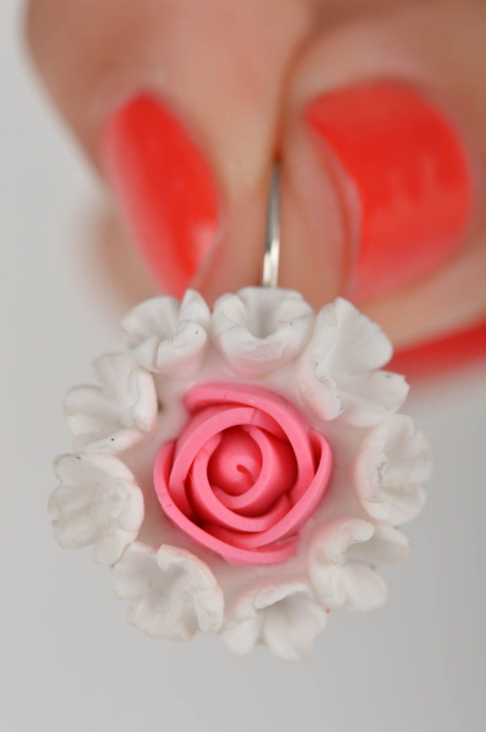 Серьги из полимерной глины ручной работы розовые с белым нежные женские фото 3